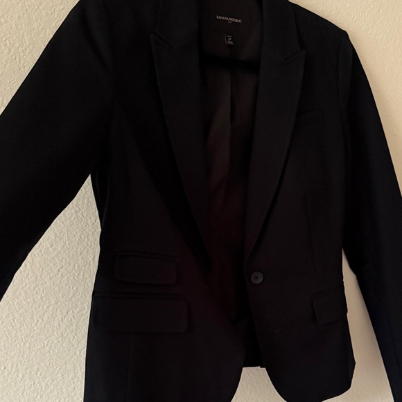 Banana Republic Classic Black Blazer - Picture 3 of 8